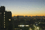 Утро, 5ч.50мин. Вид на центр города - небоскрёбы и высотки с красными огнями на крышах.