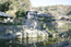Вид на камень-скалу «Голова тигра» в центе пруда.