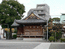 Одно из строений на территории Kameido Tenjin Shrine.
